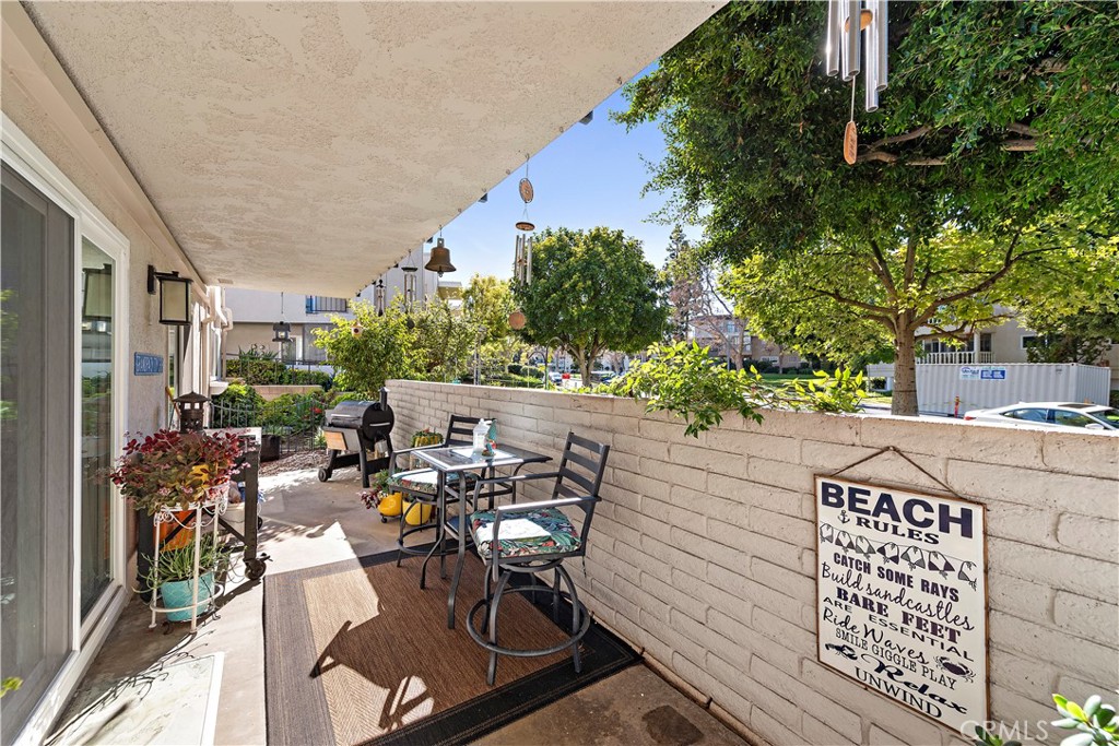 2329 Via Mariposa W A