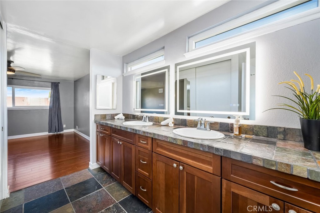 5211 Huntswood Circle