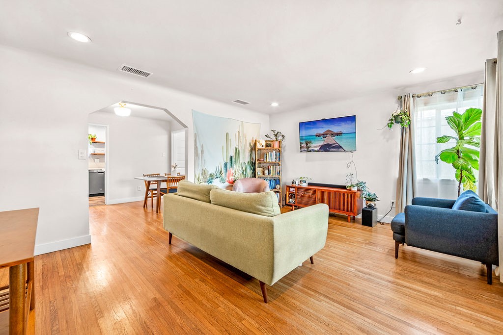 1515 E Hungerford Street