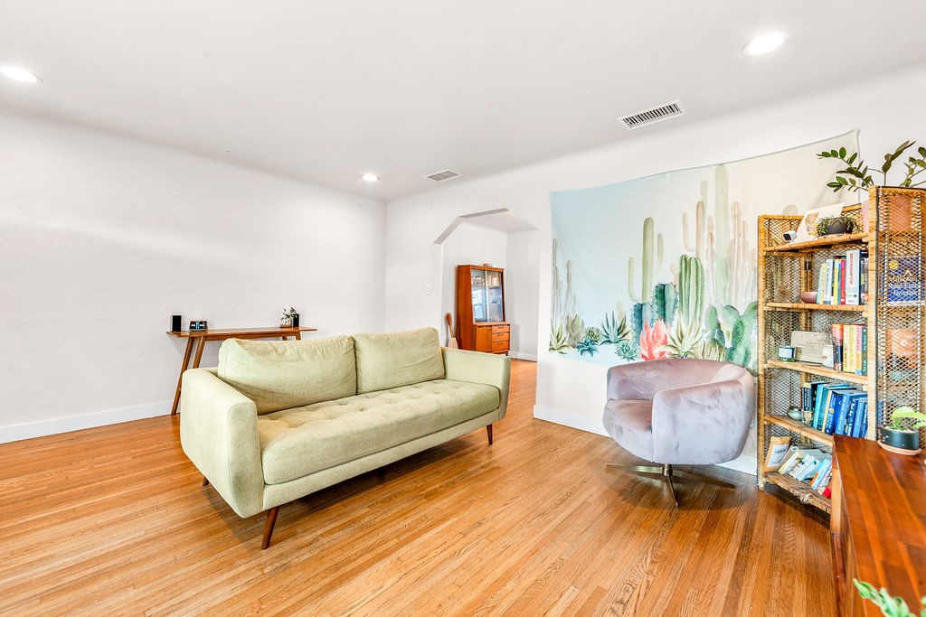 1515 E Hungerford Street