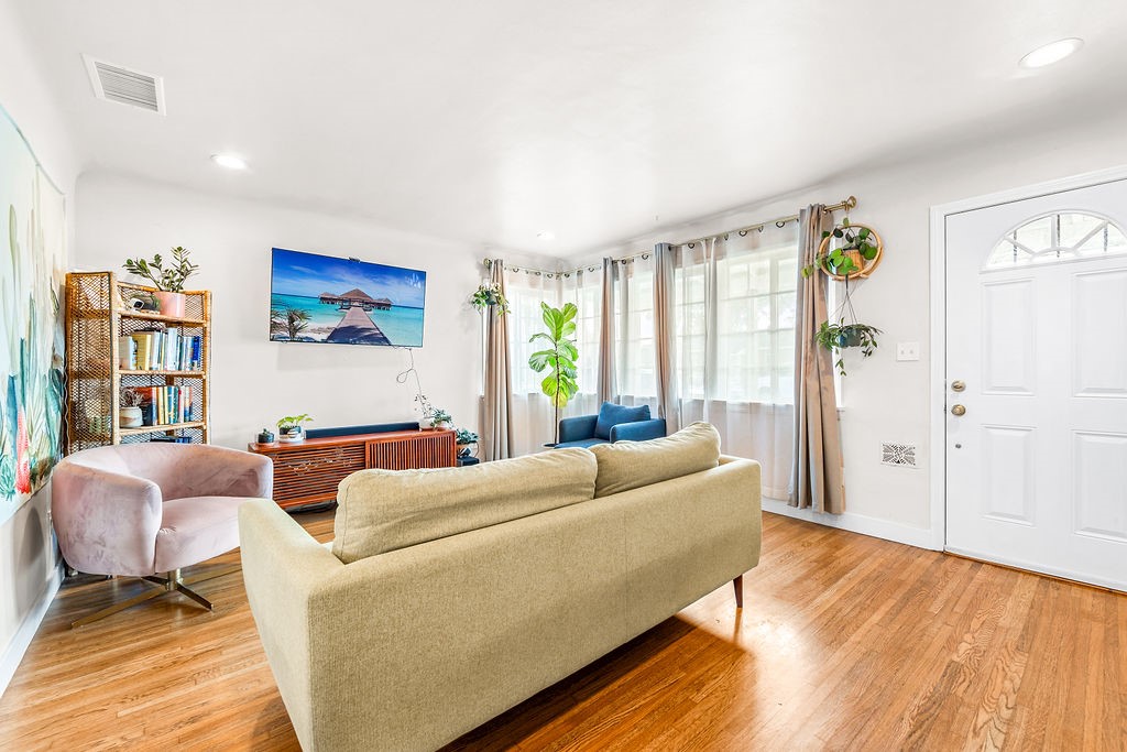 1515 E Hungerford Street