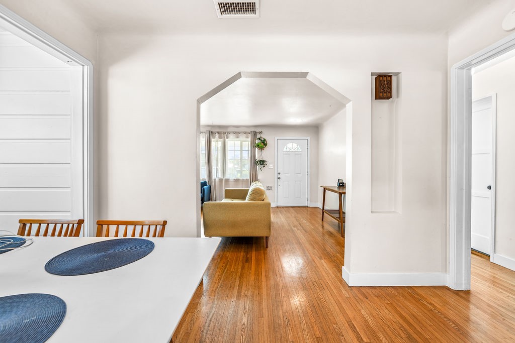 1515 E Hungerford Street