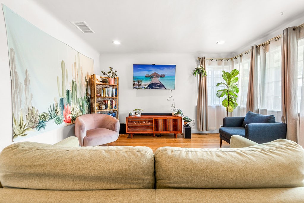 1515 E Hungerford Street