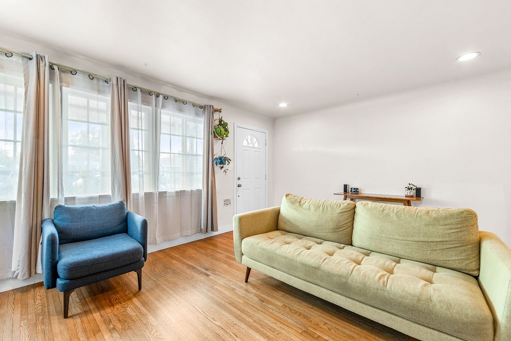 1515 E Hungerford Street