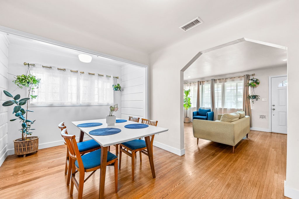 1515 E Hungerford Street