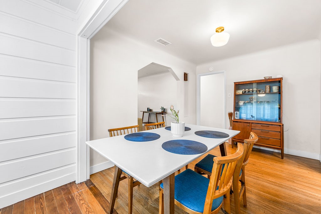 1515 E Hungerford Street