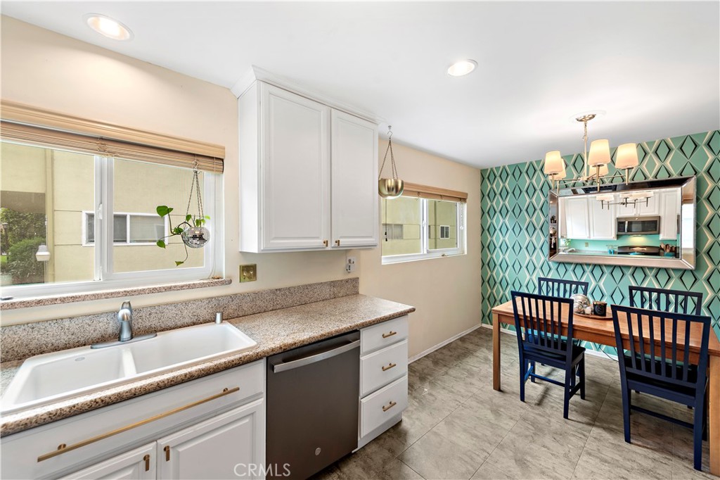 5215 Sepulveda Boulevard 4A