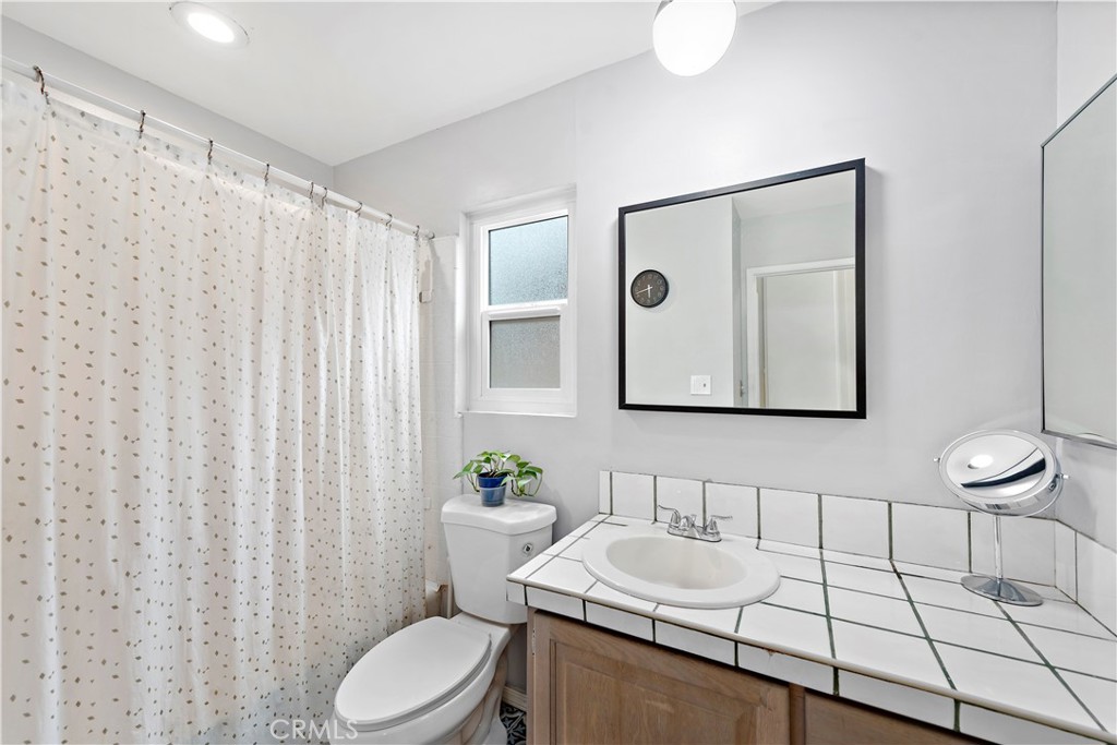 5215 Sepulveda Boulevard 4A