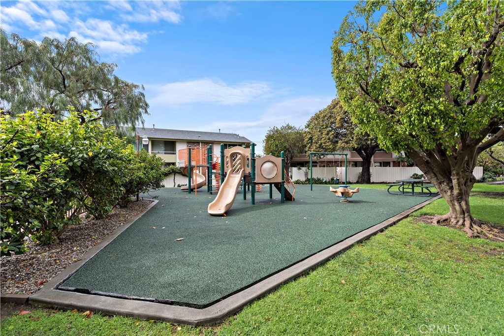 5215 Sepulveda Boulevard 4A