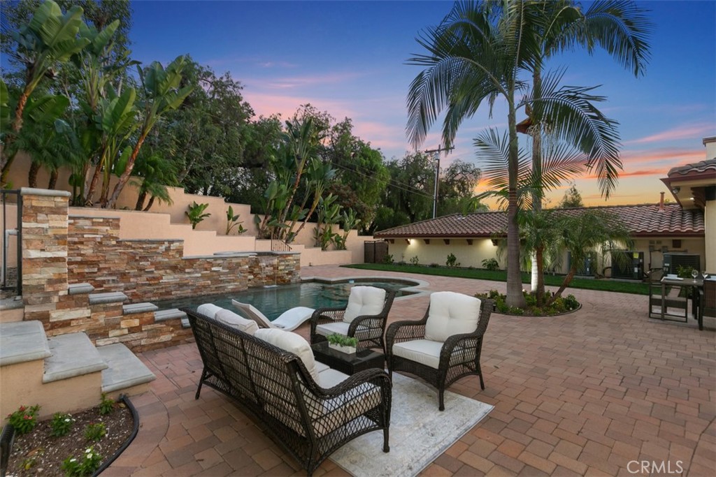 8684 Via Santa Cruz Avenue