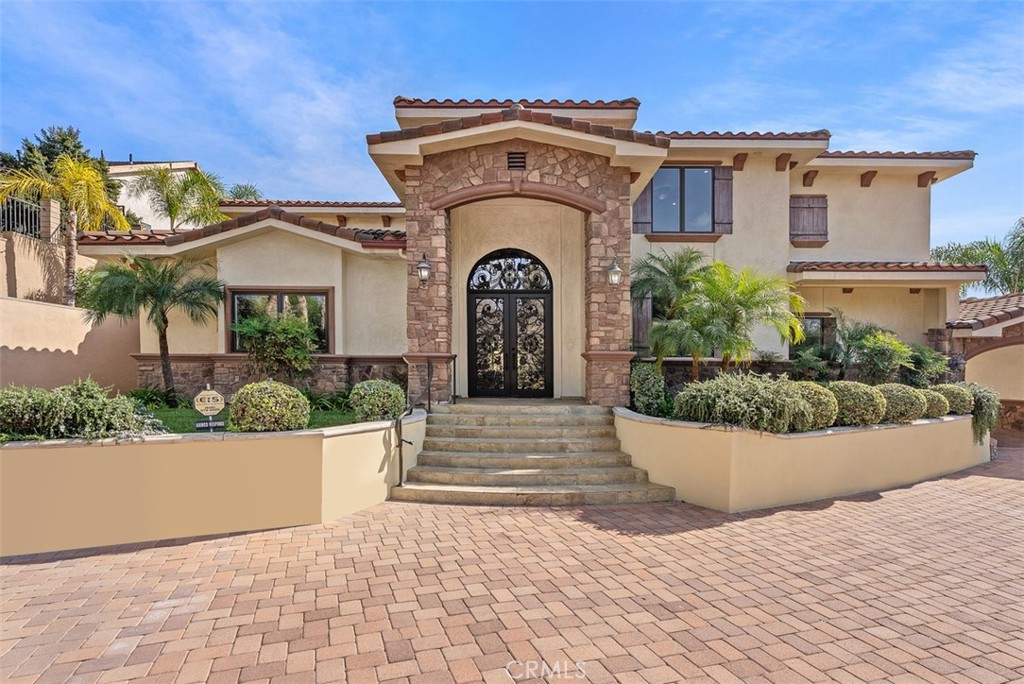 8684 Via Santa Cruz Avenue