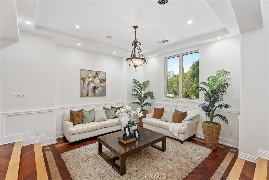 8684 Via Santa Cruz Avenue