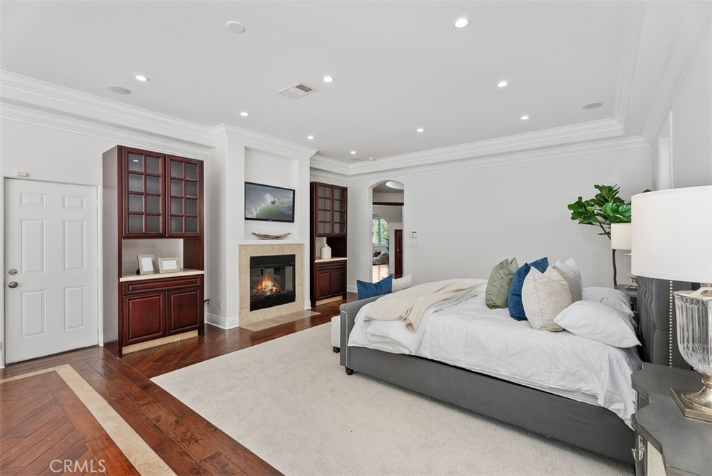 8684 Via Santa Cruz Avenue