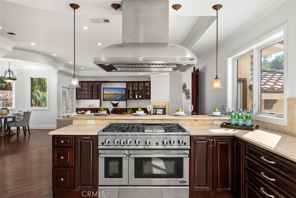 8684 Via Santa Cruz Avenue