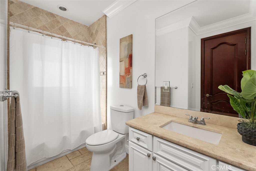 8684 Via Santa Cruz Avenue