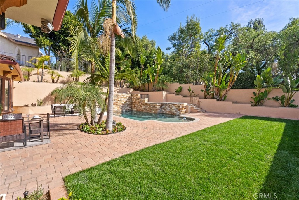 8684 Via Santa Cruz Avenue