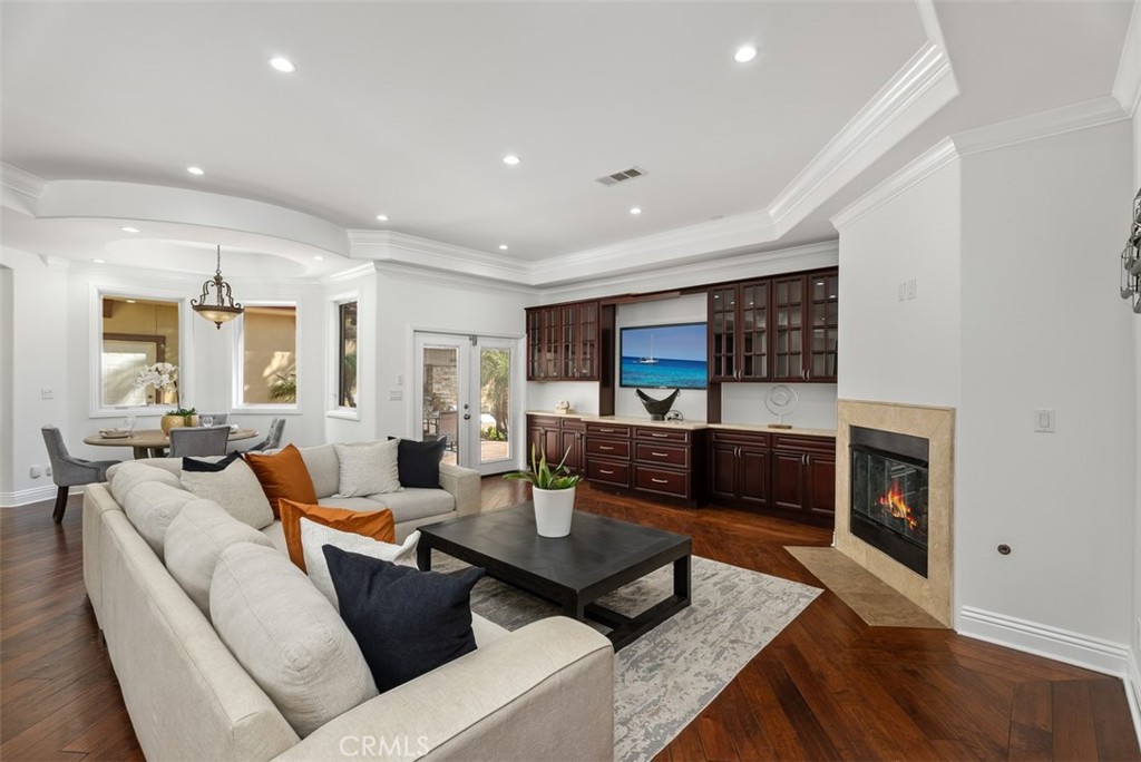 8684 Via Santa Cruz Avenue