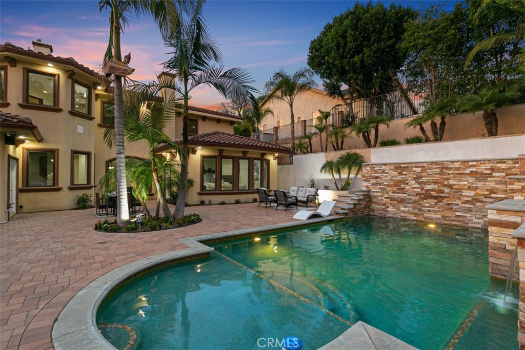 8684 Via Santa Cruz Avenue