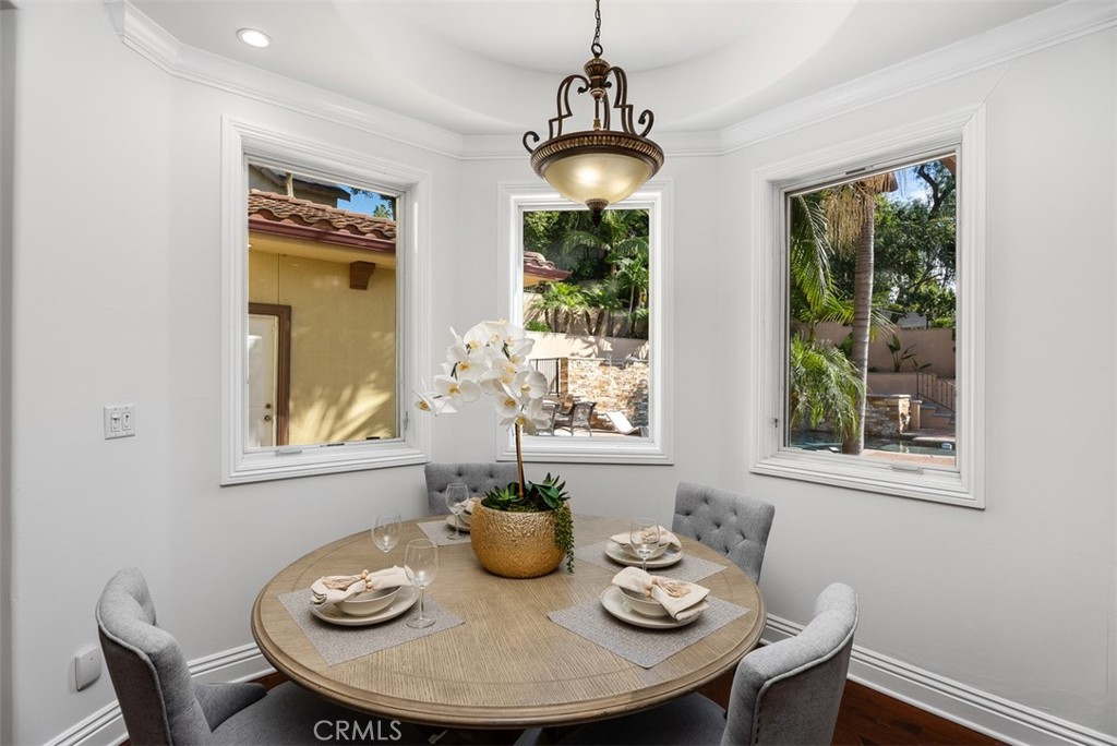 8684 Via Santa Cruz Avenue