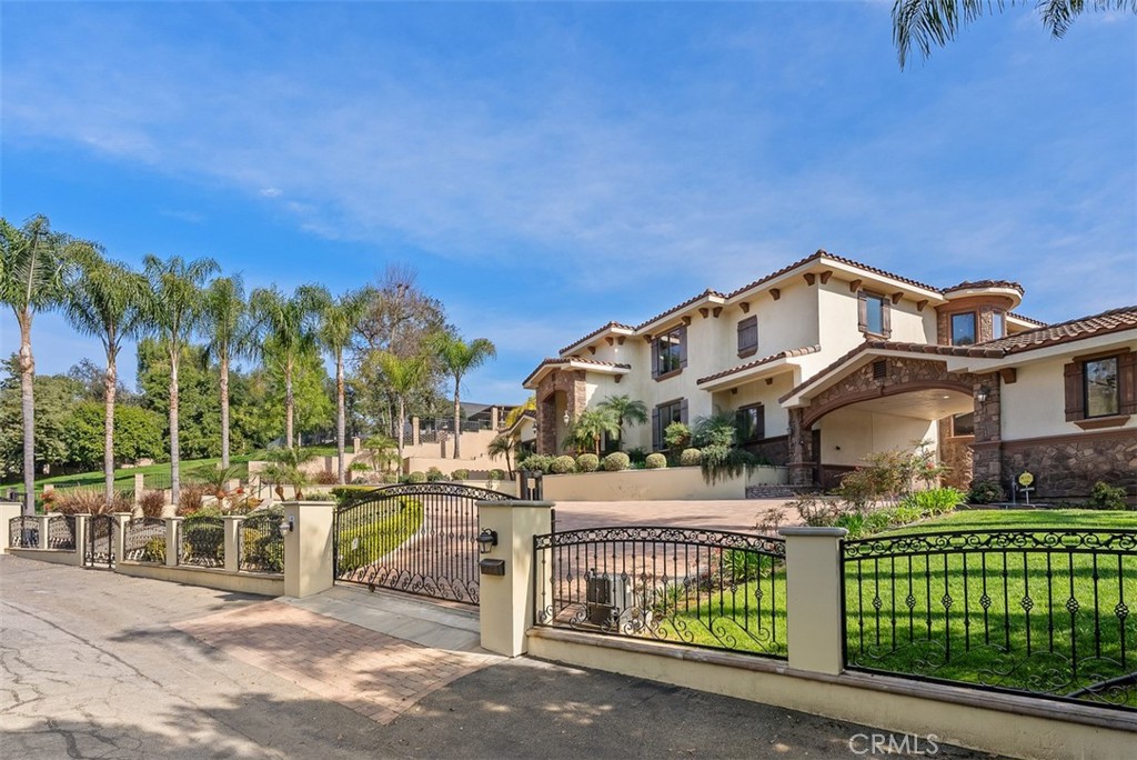 8684 Via Santa Cruz Avenue