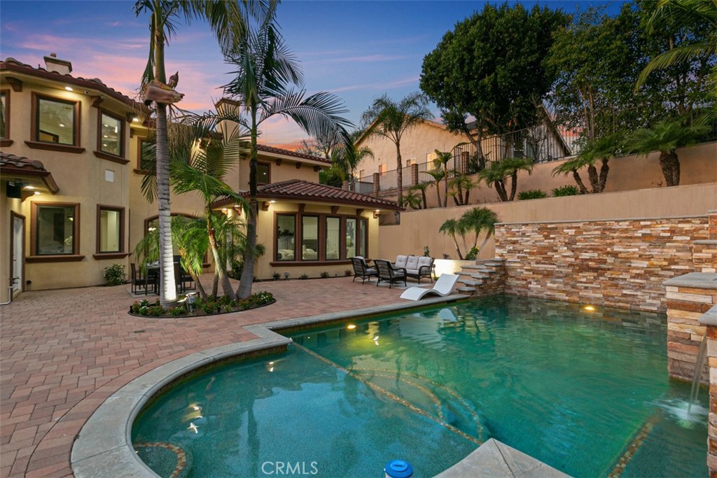 8684 Via Santa Cruz Avenue