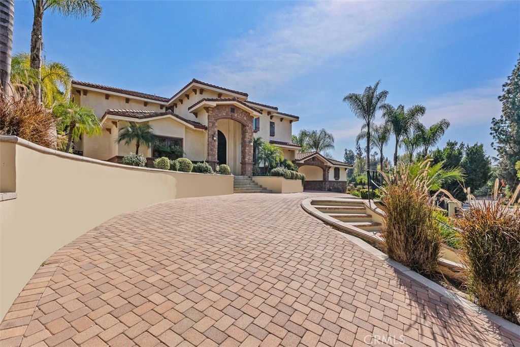 8684 Via Santa Cruz Avenue