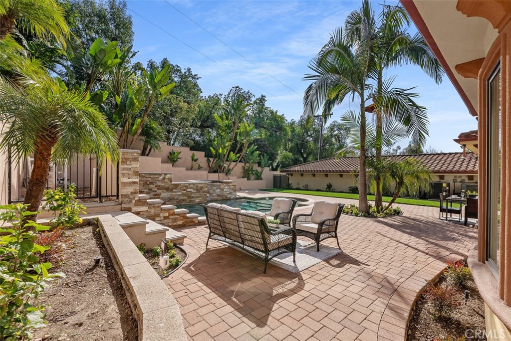 8684 Via Santa Cruz Avenue