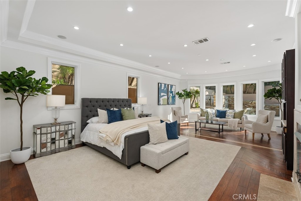 8684 Via Santa Cruz Avenue