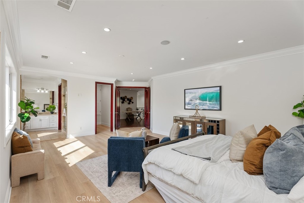 8684 Via Santa Cruz Avenue