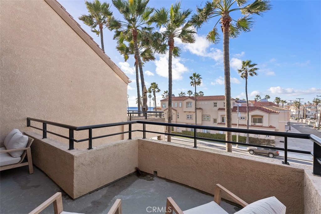 1200 Pacific Coast 321