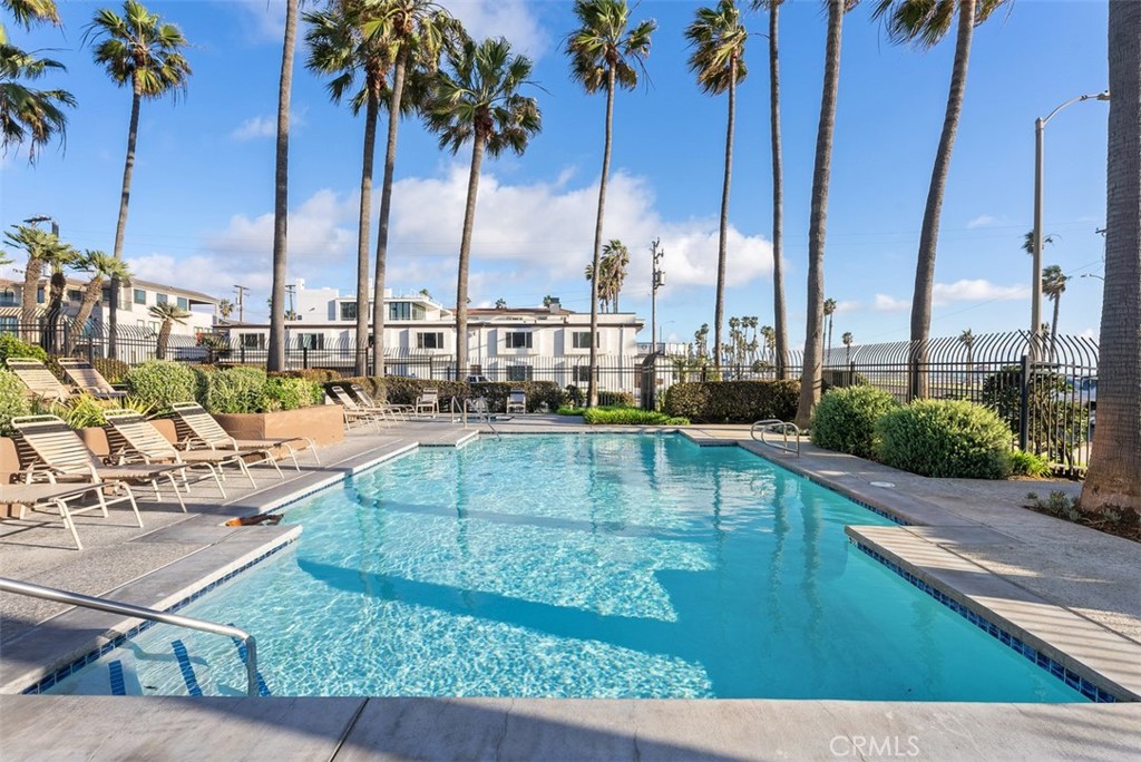 1200 Pacific Coast 321