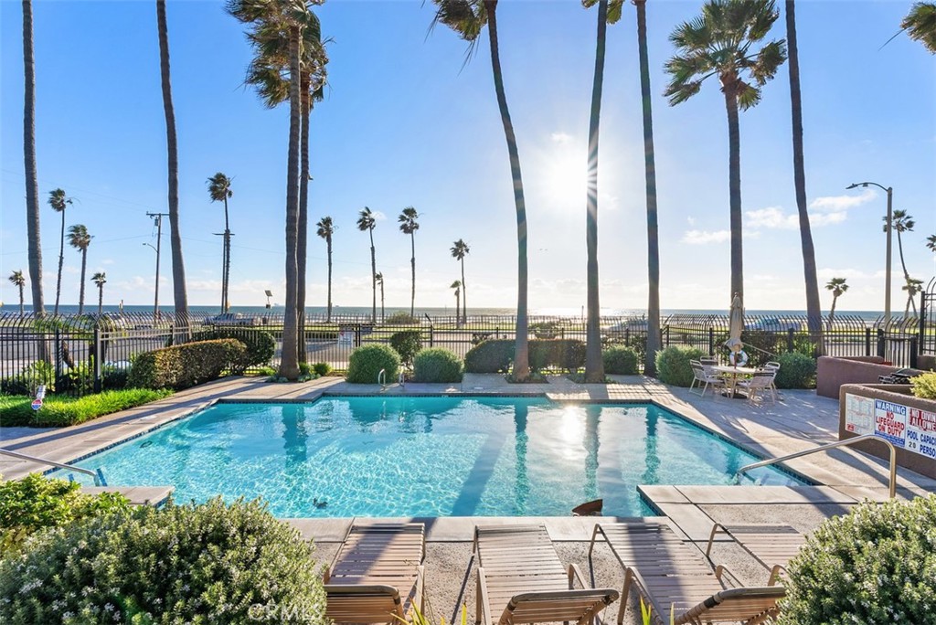 1200 Pacific Coast 321