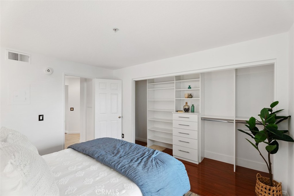 1200 Pacific Coast 321