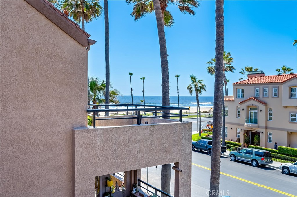 1200 Pacific Coast 321