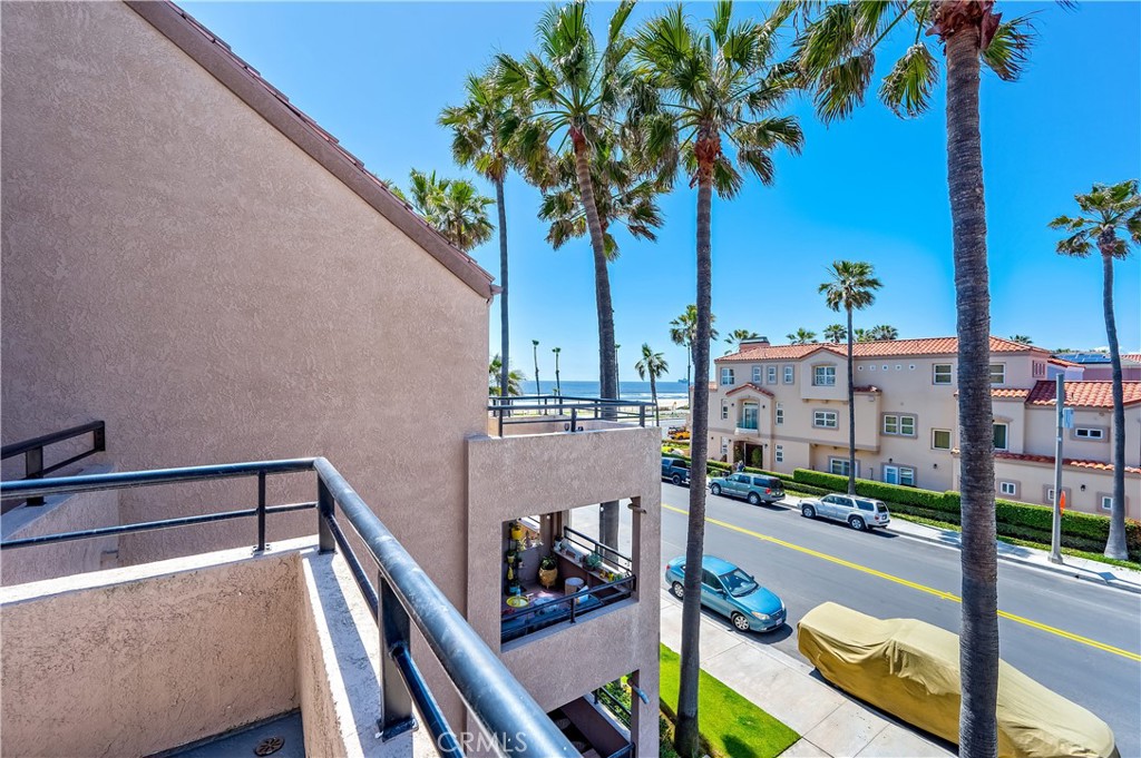 1200 Pacific Coast 321