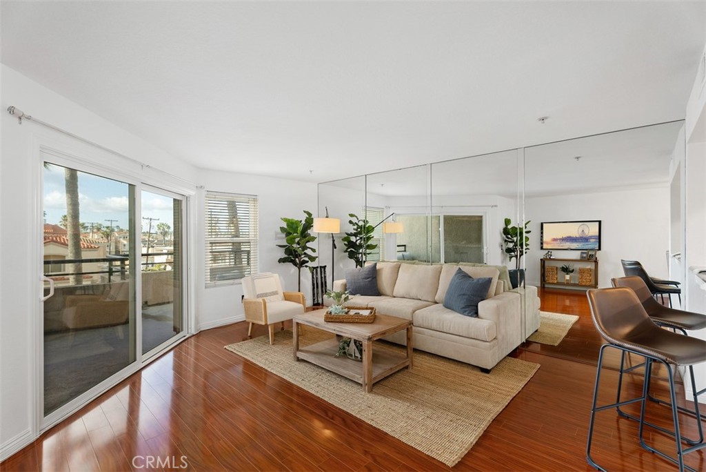 1200 Pacific Coast 321