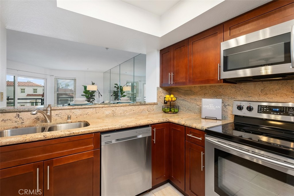 1200 Pacific Coast 321