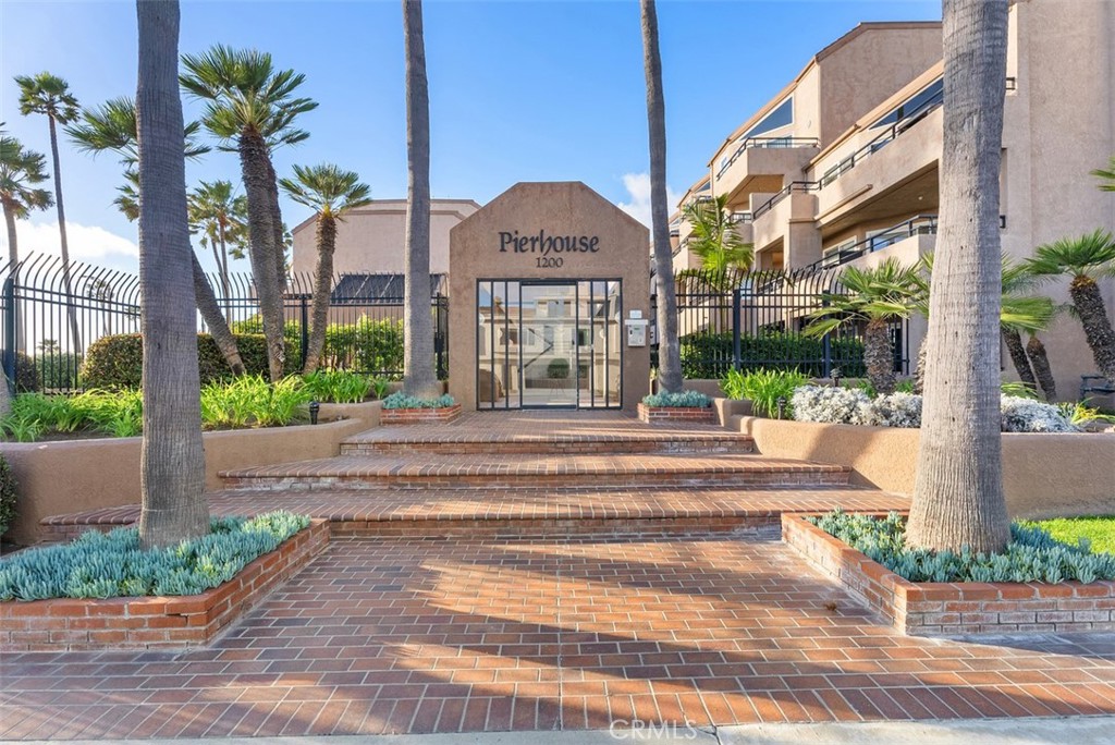 1200 Pacific Coast 321