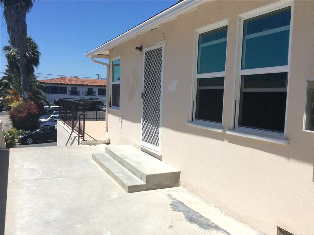 213 Avenida Granada 2