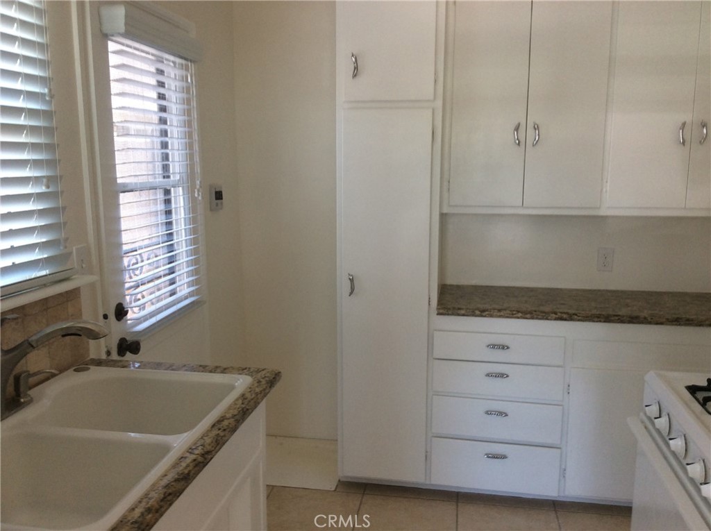 213 Avenida Granada 2