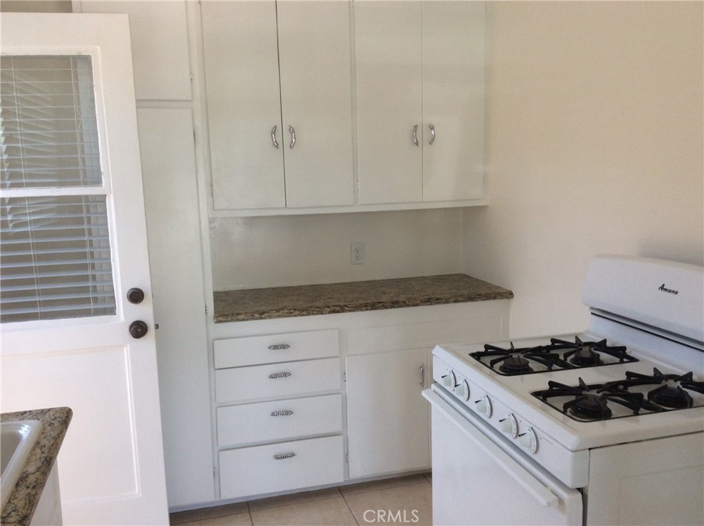 213 Avenida Granada 2