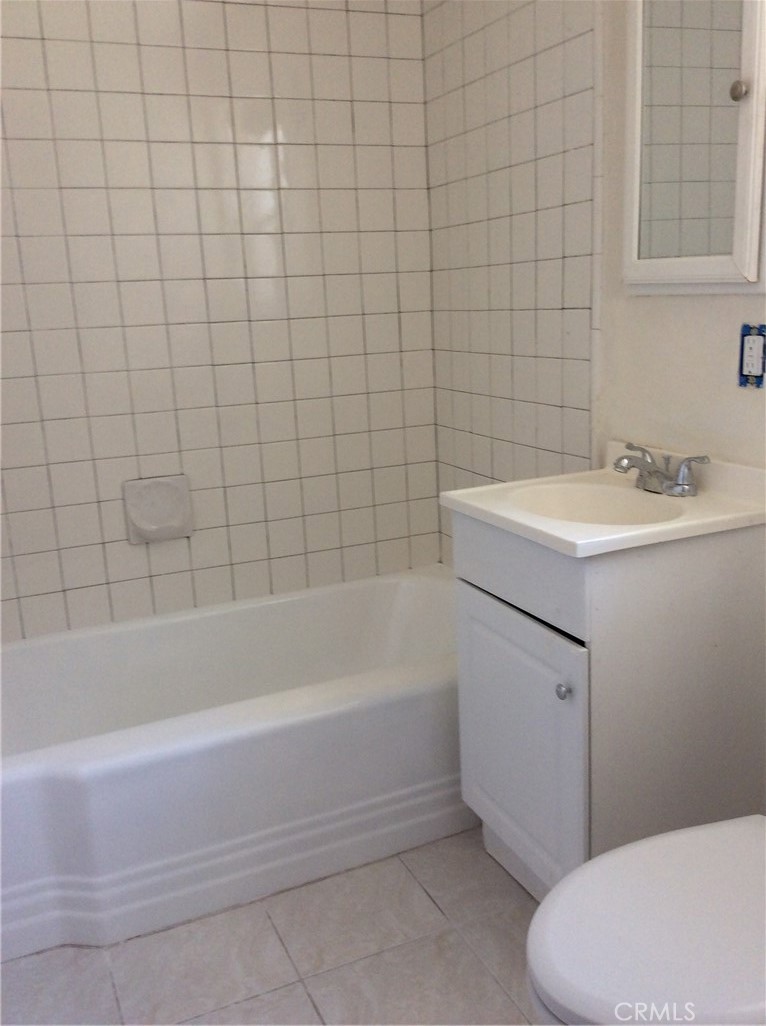 213 Avenida Granada 2