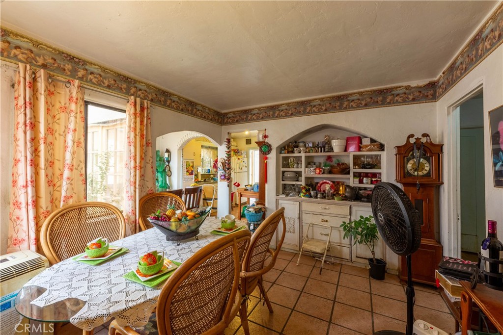 2567 E Jefferson Street