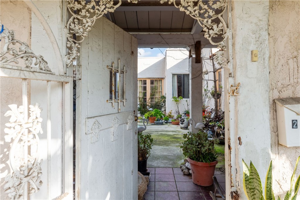 2567 E Jefferson Street