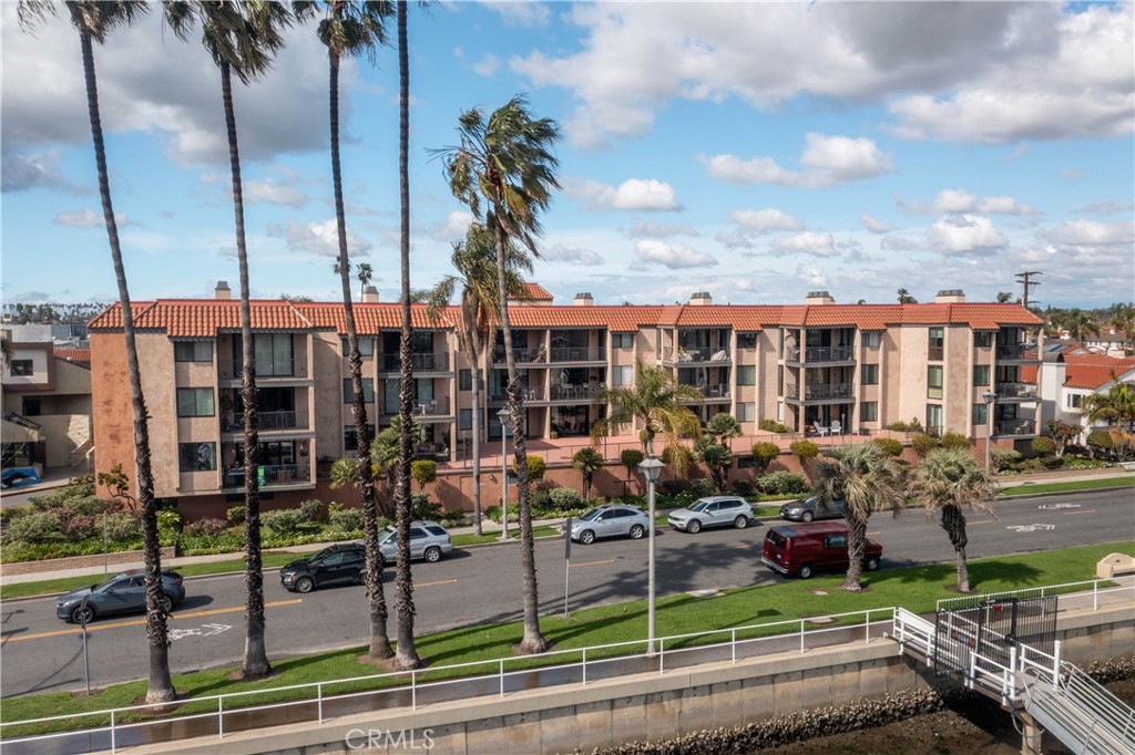 201 Bay Shore Avenue 305