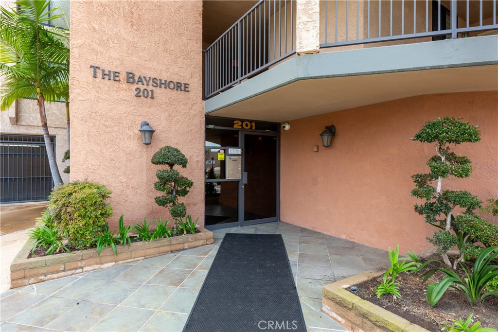 201 Bay Shore Avenue 305