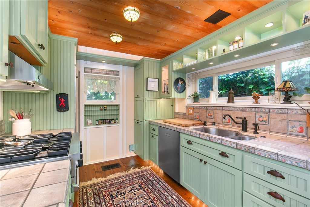 31592 Santa Rosa Dr.