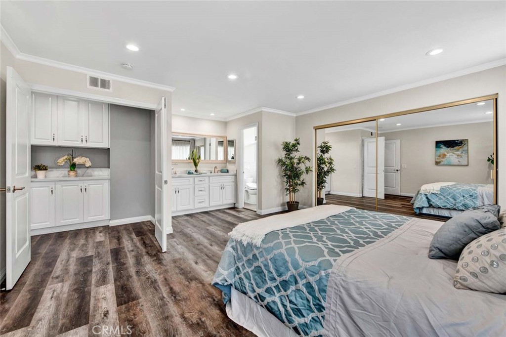 16073 Redwood Street