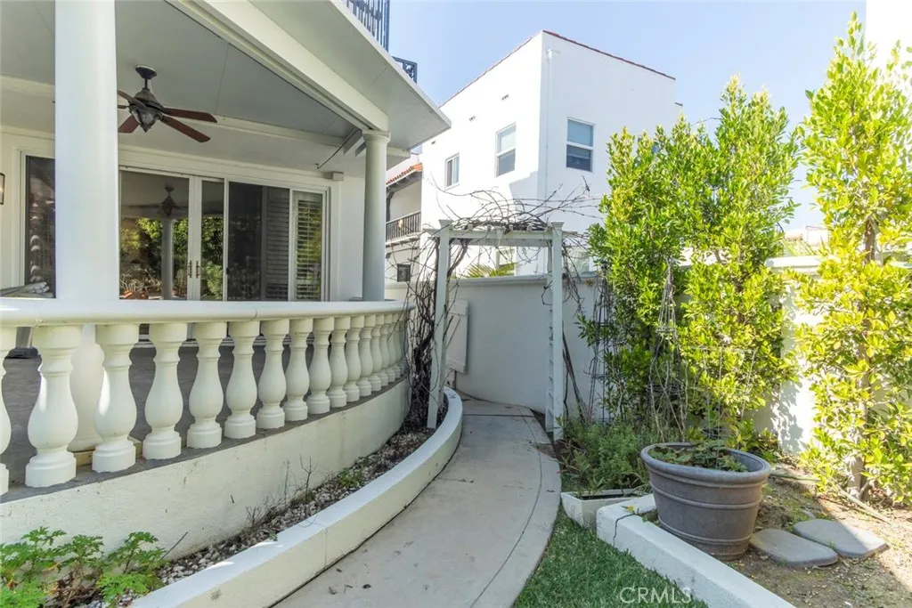 312 Roycroft Avenue