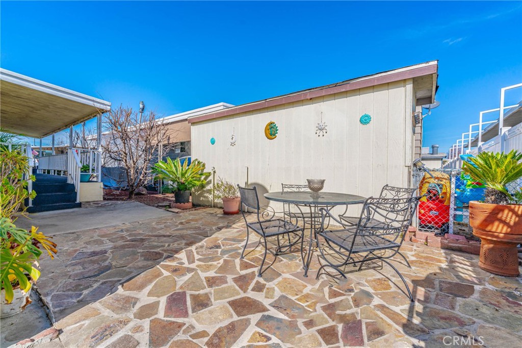 10550 Western Avenue 76